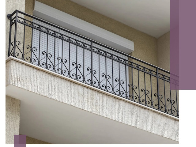 Балконные ограждения из металла и стекла в Кирове для домов