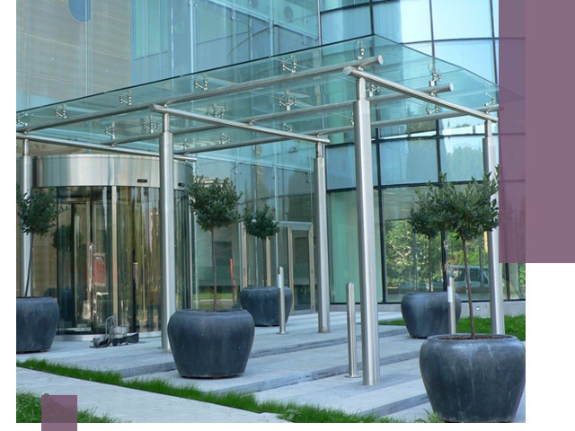 Навесы из стекла на заказ в Кирове — монтаж и установка